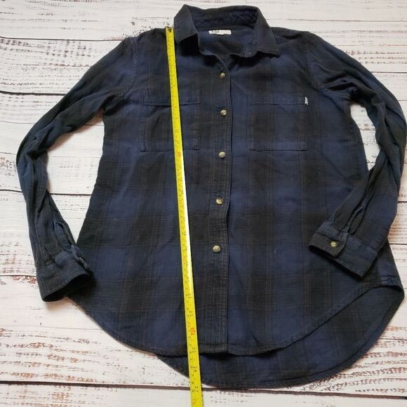 VANS - Flannel Shirt - Perfect for Spring! Size Medium - Picture 8 of 9